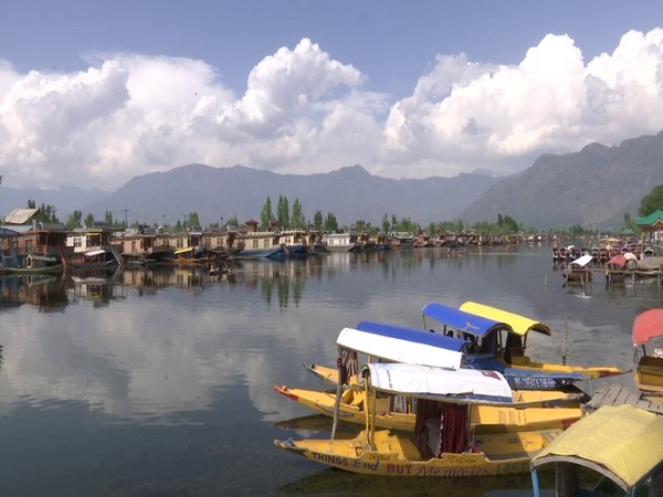 The Best of Kashmir Houseboats at Affordable Rates